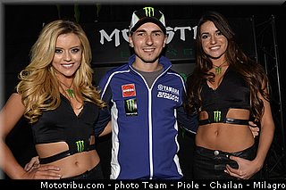 monster_girl_motogp_2013_france_le_mans_002.jpg