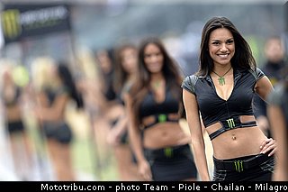 monster_girl_motogp_2013_france_le_mans_082.jpg