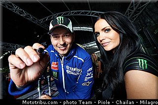 monster_girl_motogp_2013_france_le_mans_083.jpg