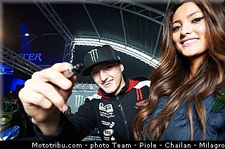 monster_girl_motogp_2013_france_le_mans_086.jpg