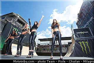 monster_girl_motogp_2013_france_le_mans_091.jpg