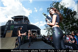 monster_girl_motogp_2013_france_le_mans_092.jpg