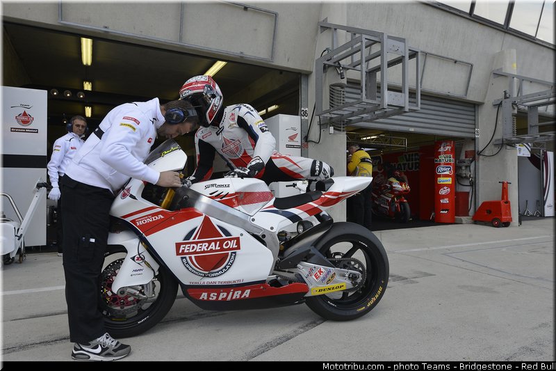 moto2_pradita_004_france_le_mans_2013