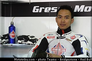 moto2_pradita_003_france_le_mans_2013.jpg