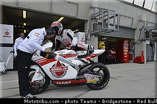 moto2_pradita_004_france_le_mans_2013.jpg
