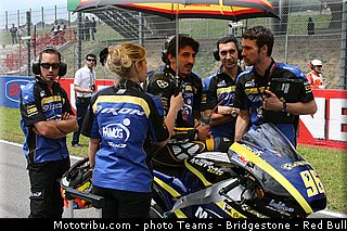 moto2_rossi_016_italie_mugello_2013.jpg