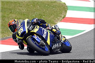 moto2_rossi_018_italie_mugello_2013.jpg