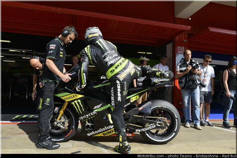 motogp_crutchlow_012_catalogne_montmelo_2013