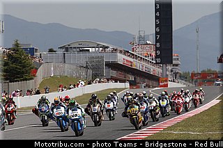 moto2_001_catalogne_montmelo_2013.jpg
