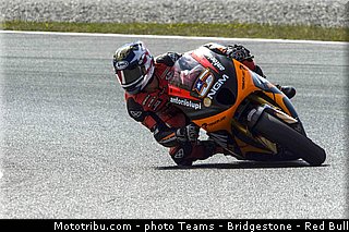 motogp_edwards_003_catalogne_montmelo_2013.jpg