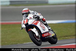 moto2_pradita_002_pays_bas_assen_2013.jpg