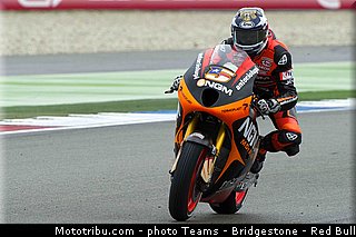 motogp_edwards_007_pays_bas_assen_2013.jpg