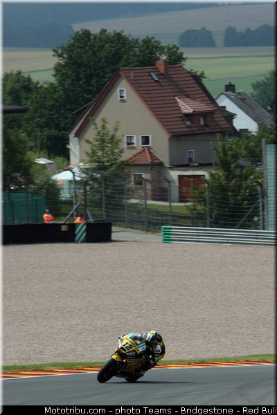 moto2_luthi_001_allemagne_sachsenring_2013