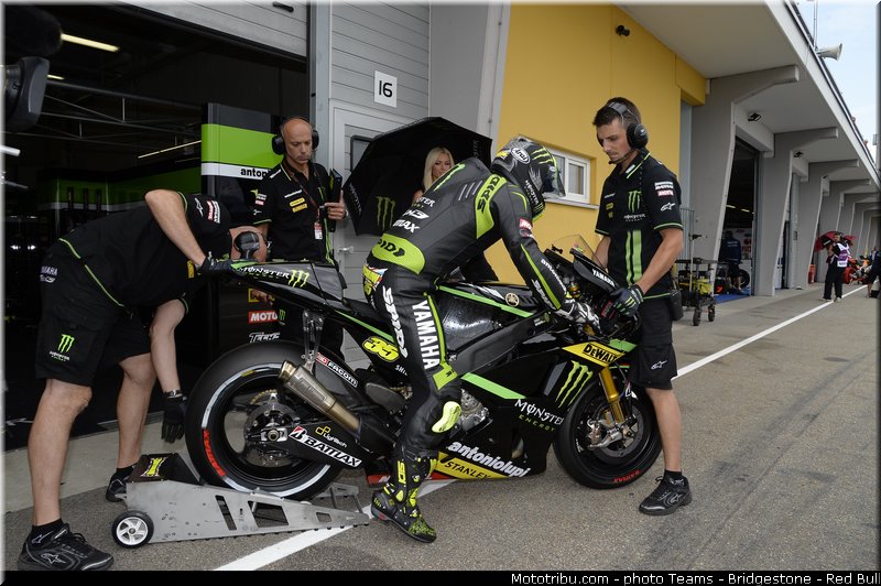 motogp_crutchlow_025_allemagne_sachsenring_2013