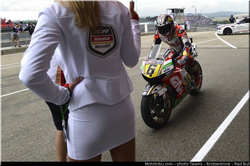 motogp_pitbabe_011_allemagne_sachsenring_2013