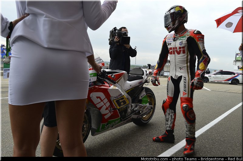 motogp_pitbabe_013_allemagne_sachsenring_2013