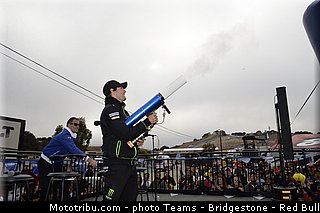 crutchlow_020_motogp_2013_usa_laguna_seca.jpg
