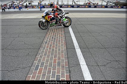 motogp_bradl_014_usa_indianapolis_2013.jpg