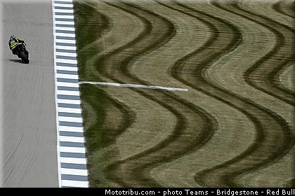 motogp_crutchlow_010_usa_indianapolis_2013.jpg