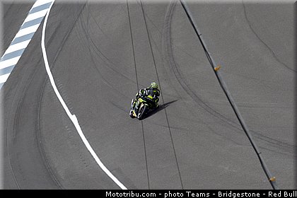 motogp_crutchlow_011_usa_indianapolis_2013.jpg