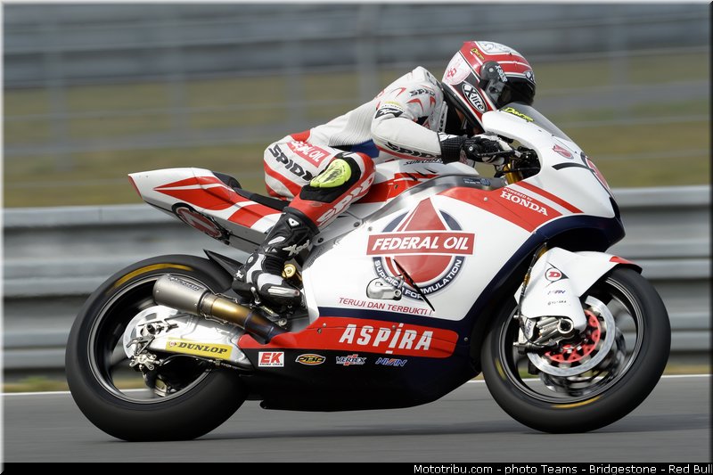 moto2_pradita_002_republique_tcheque_brno_2013