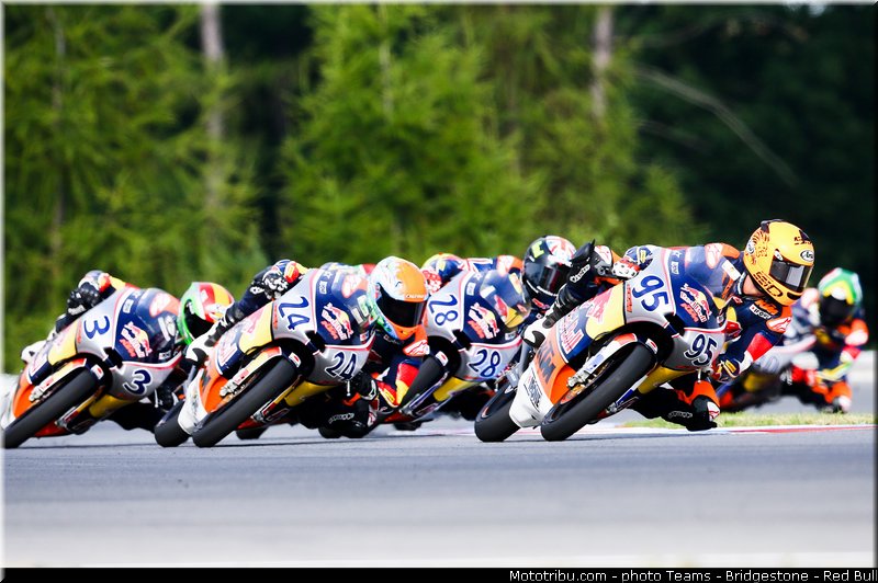 red_bull_motogp_rookies_cup_002_republique_tcheque_brno_2013