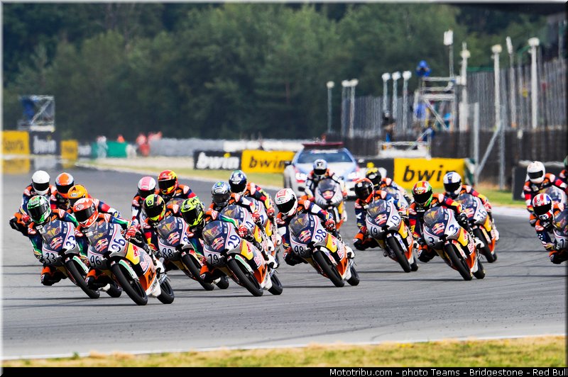 red_bull_motogp_rookies_cup_021_republique_tcheque_brno_2013