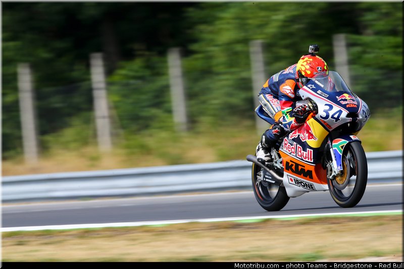 red_bull_motogp_rookies_cup_weaving_001_republique_tcheque_brno_2013