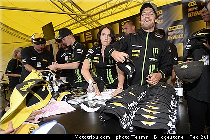 motogp_crutchlow_014_republique_tcheque_brno_2013.jpg