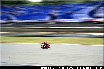 motogp_edwards_011_republique_tcheque_brno_2013.jpg