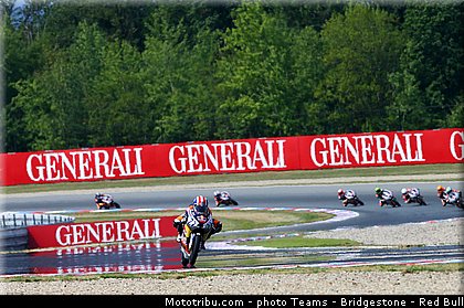 red_bull_motogp_rookies_cup_roberts_001_republique_tcheque_brno_2013.jpg
