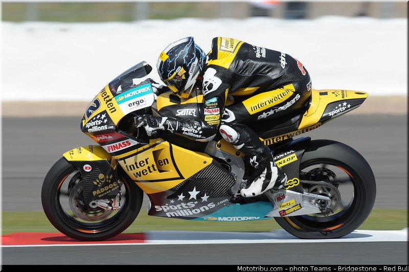 moto2_luthi_001_angleterre_silverstone_2013