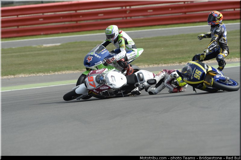 moto2_rossi_004_angleterre_silverstone_2013