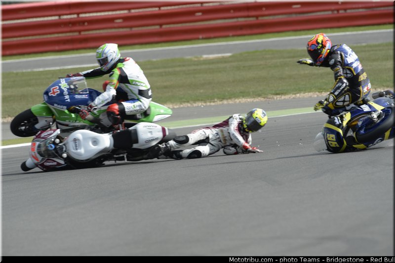 moto2_rossi_005_angleterre_silverstone_2013
