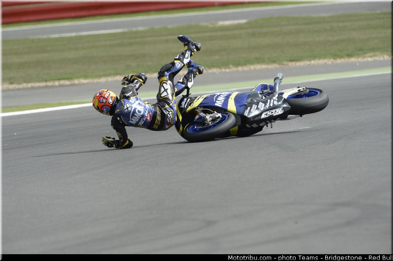 moto2_rossi_006_angleterre_silverstone_2013
