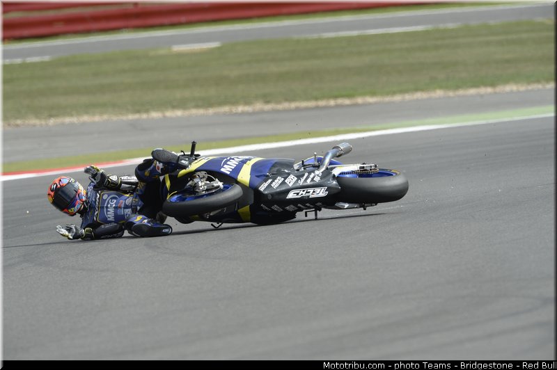 moto2_rossi_008_angleterre_silverstone_2013