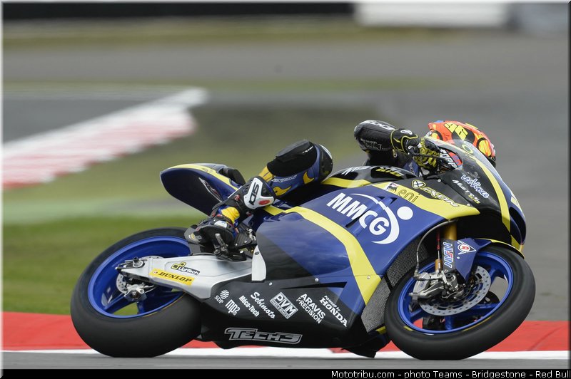 moto2_rossi_009_angleterre_silverstone_2013