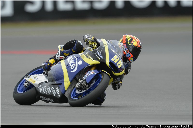 moto2_rossi_010_angleterre_silverstone_2013