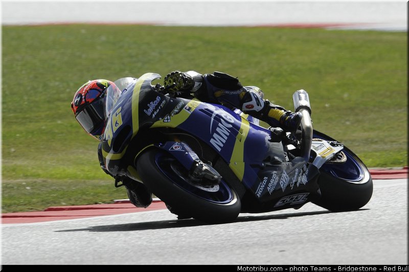 moto2_rossi_014_angleterre_silverstone_2013