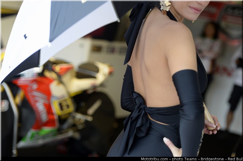 motogp_pitbabe_012_angleterre_silverstone_2013
