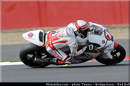 moto2_pradita_001_angleterre_silverstone_2013.jpg