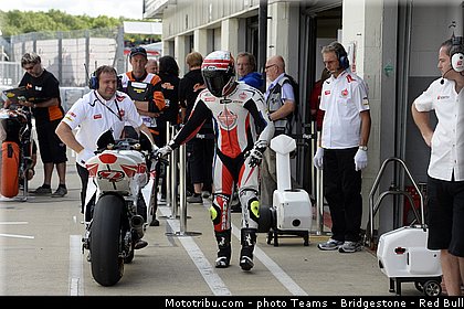 moto2_pradita_005_angleterre_silverstone_2013.jpg