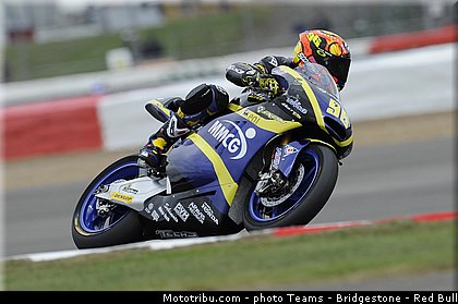 moto2_rossi_001_angleterre_silverstone_2013.jpg