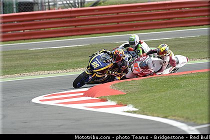 moto2_rossi_002_angleterre_silverstone_2013.jpg