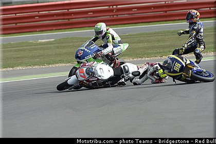moto2_rossi_004_angleterre_silverstone_2013.jpg