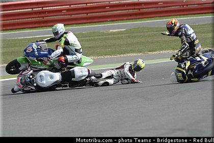 moto2_rossi_005_angleterre_silverstone_2013.jpg