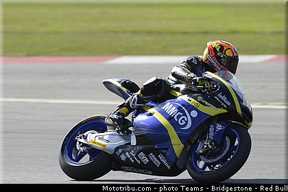 moto2_rossi_017_angleterre_silverstone_2013.jpg