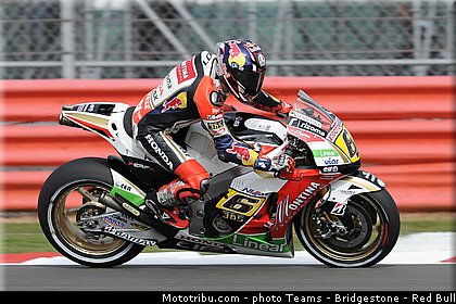 motogp_bradl_004_angleterre_silverstone_2013.jpg