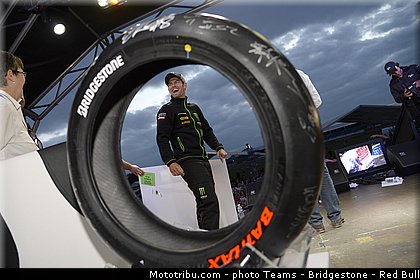 motogp_bridgestone_001_angleterre_silverstone_2013.jpg