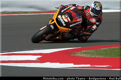 motogp_edwards_002_angleterre_silverstone_2013.jpeg